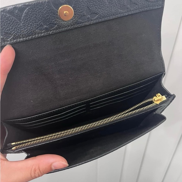 AUTHENTIC LOUIS VUITTON The Vee Vavin Wallet on Monogram Imprint Chain - Picture 3 of 6